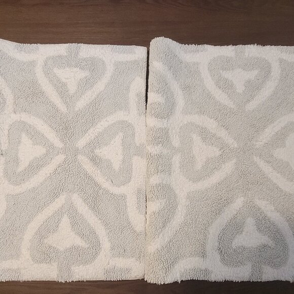 2 Rugs Light Colored with Pattern. - Picture 3 of 4